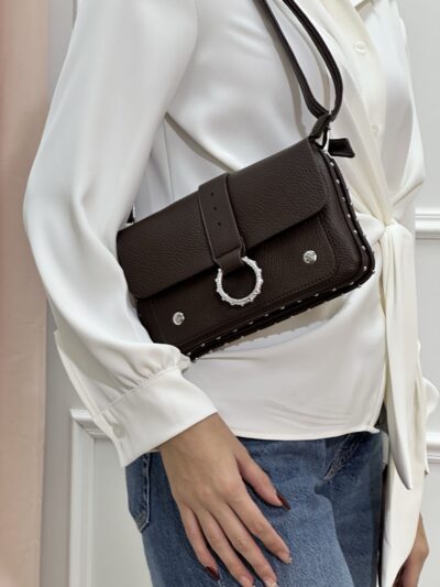 Bolso Texas tachuelas chocolate