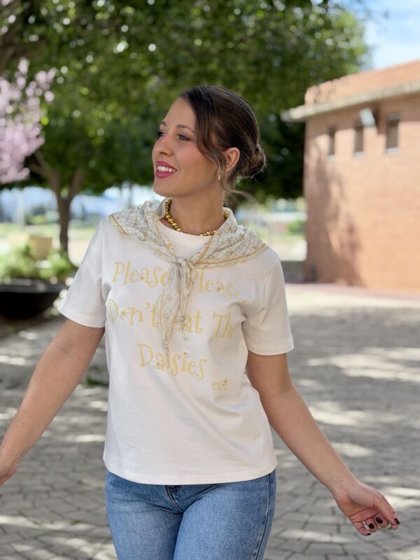 Camiseta primavera bordada pañuelo incluido - Imagen 3