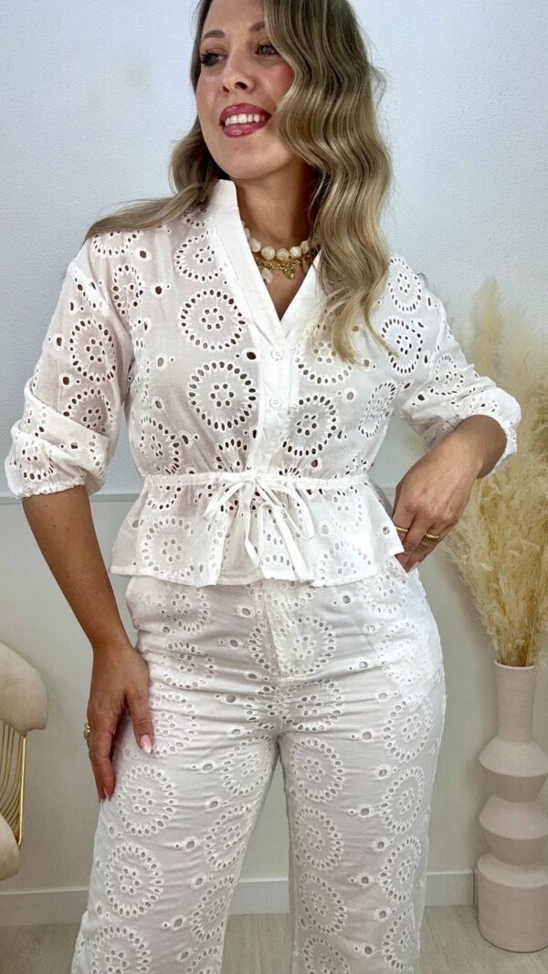 Conjunto bordado calado - Imagen 2