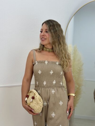 Mono etnia taupe