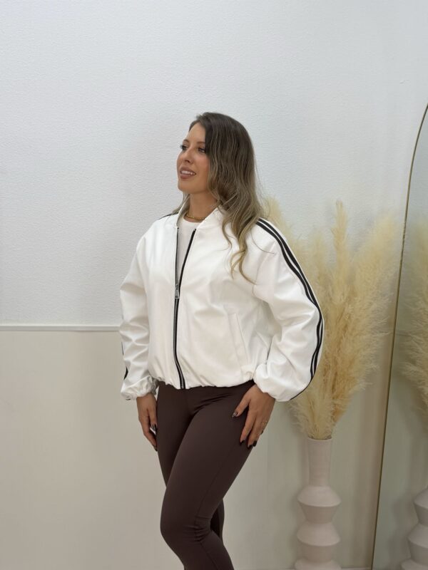 Chaqueta didas blanca y marrón